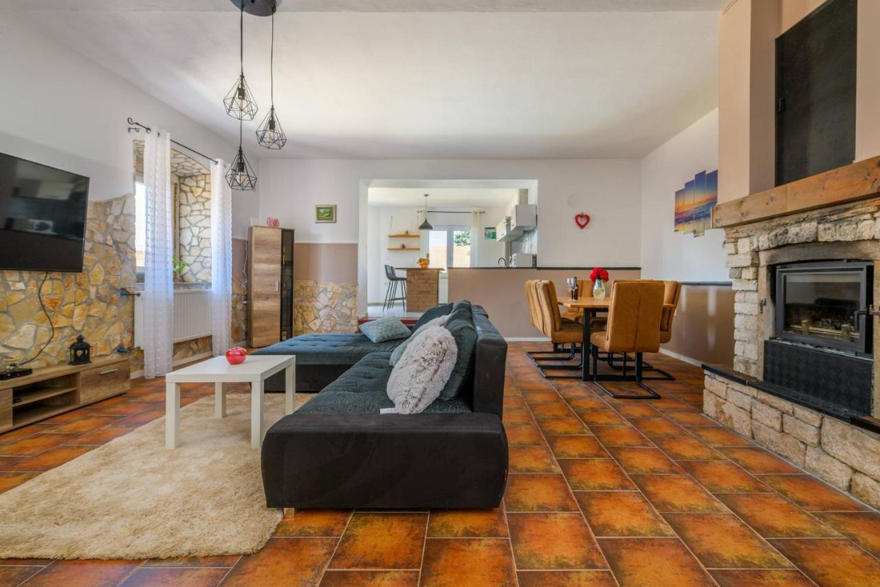 Holiday House Boky 보드냔 외부 사진